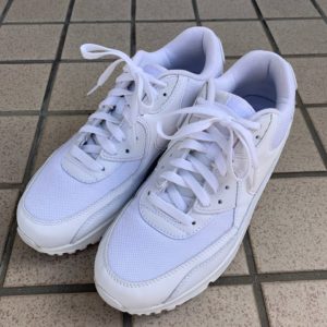 白いスニーカー