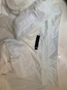 シャツにウタマロ石鹸を塗り終わった